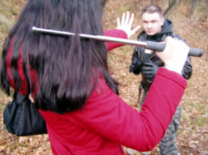 Telescopic baton in practice or “Quick and easy use of the baton” on DVD
